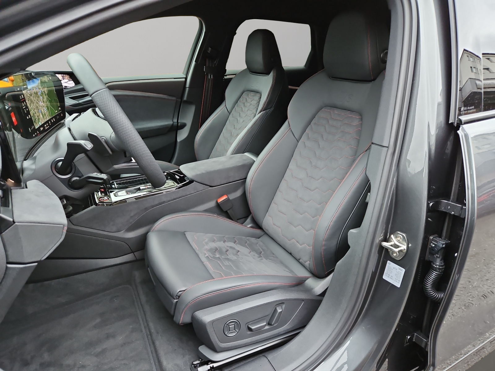 AUDI S6 Avant e-tron quattro-image-7