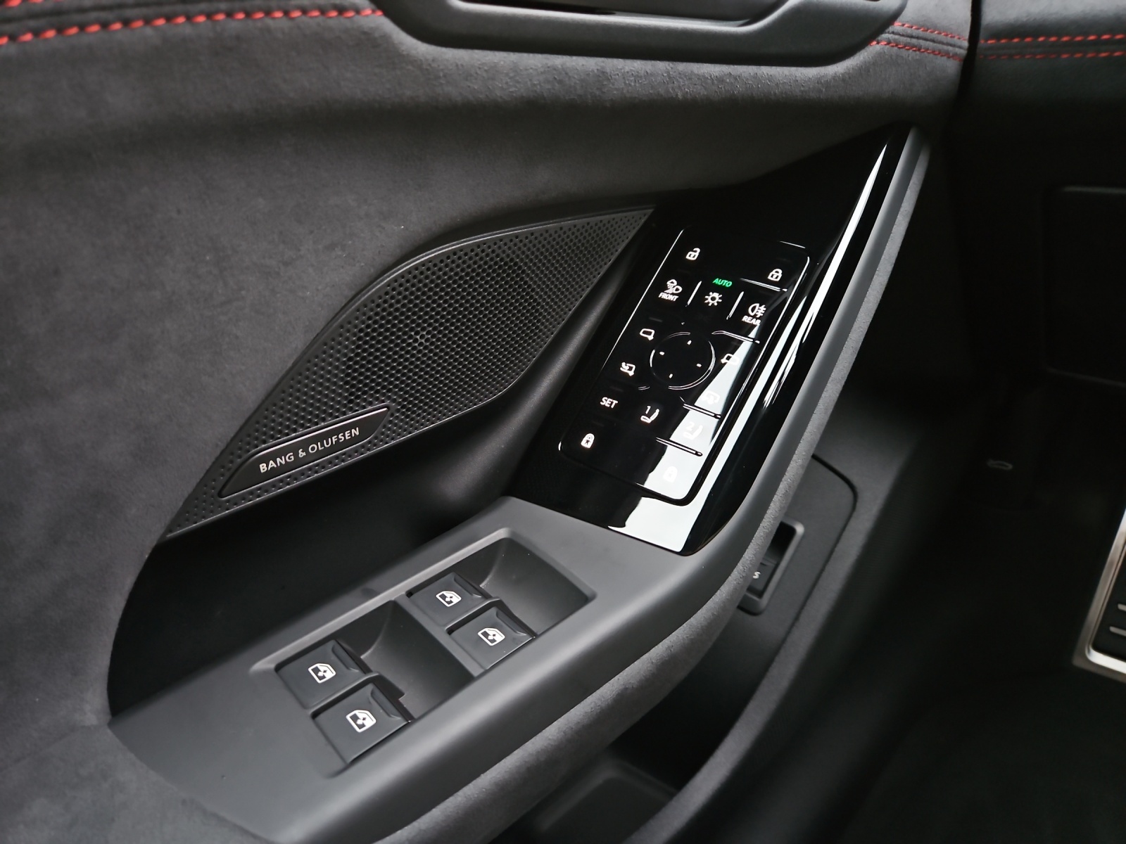 AUDI S6 Avant e-tron quattro-image-13