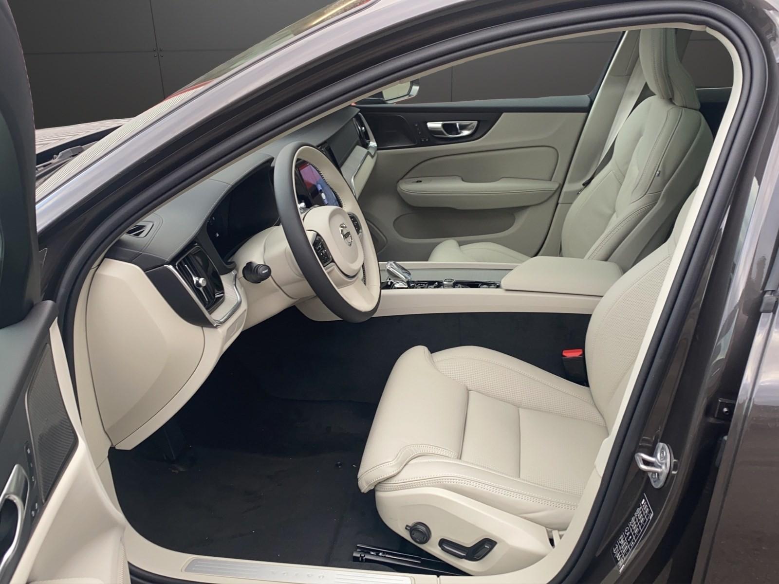 VOLVO V60 2.0 B5 Ultimate Bright AWD-image-9
