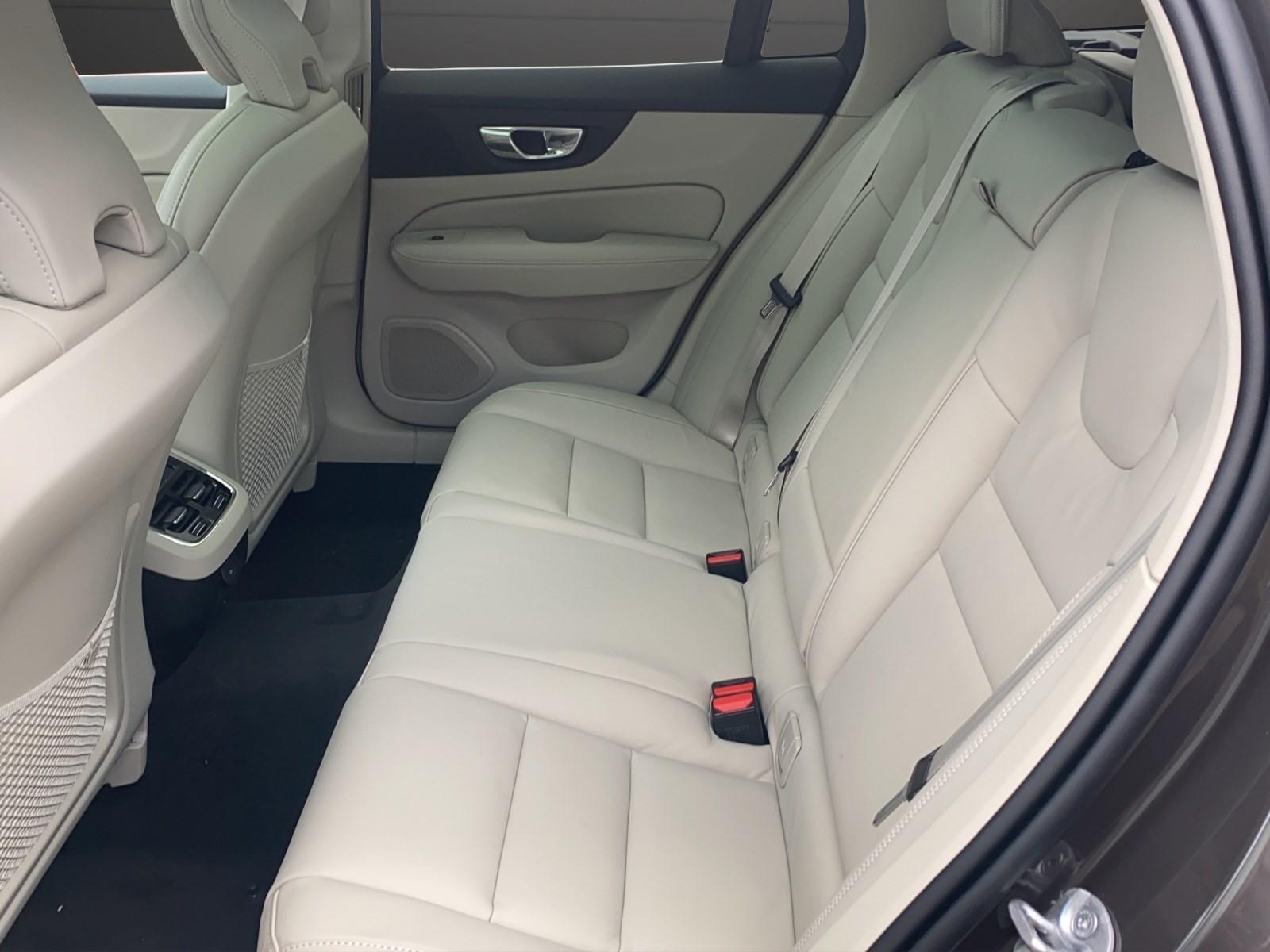 VOLVO V60 2.0 B5 Ultimate Bright AWD-image-14