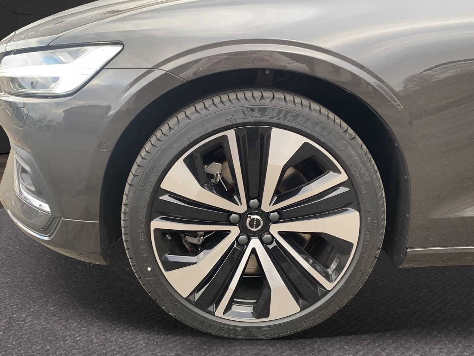 VOLVO V60 2.0 B5 Ultimate Bright AWD-image-8