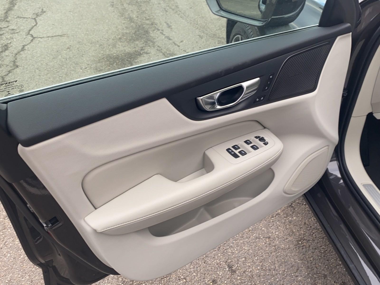 VOLVO V60 2.0 B5 Ultimate Bright AWD-image-12