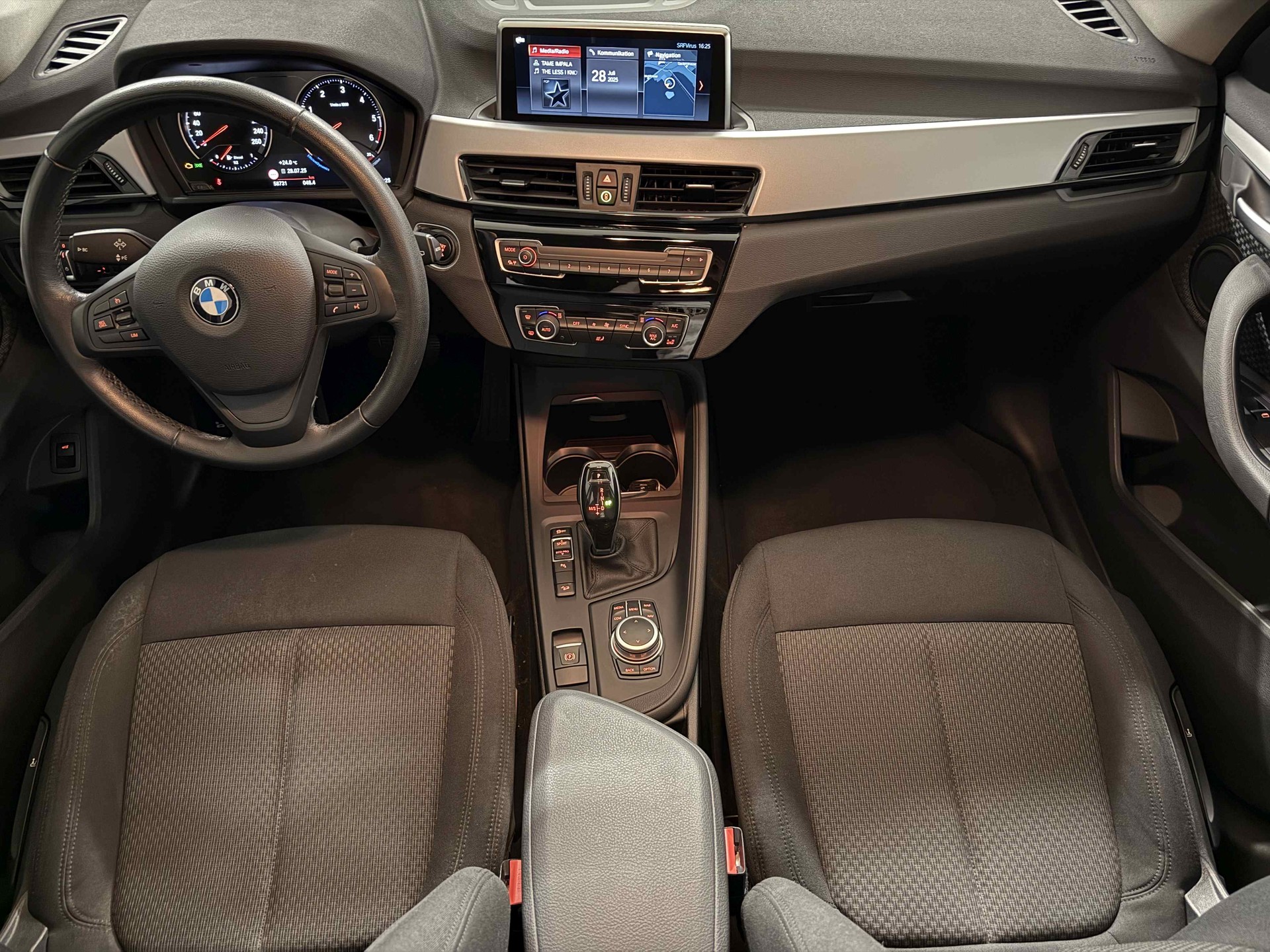 BMW X1 xDrive 18d Essential Edition Steptronic-image-7
