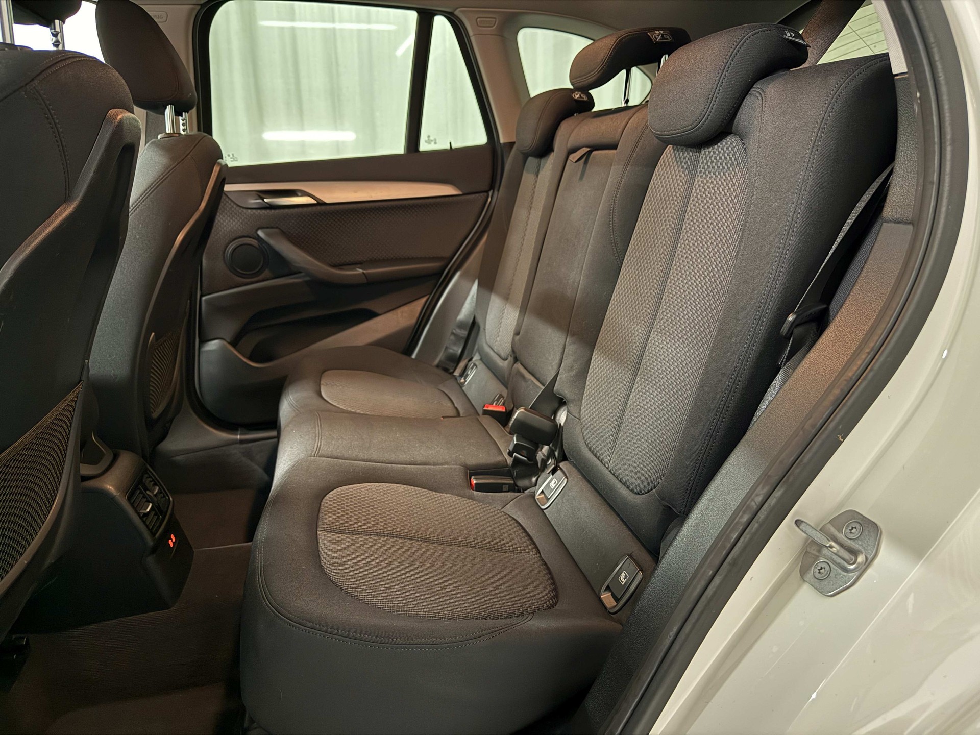 BMW X1 xDrive 18d Essential Edition Steptronic-image-9
