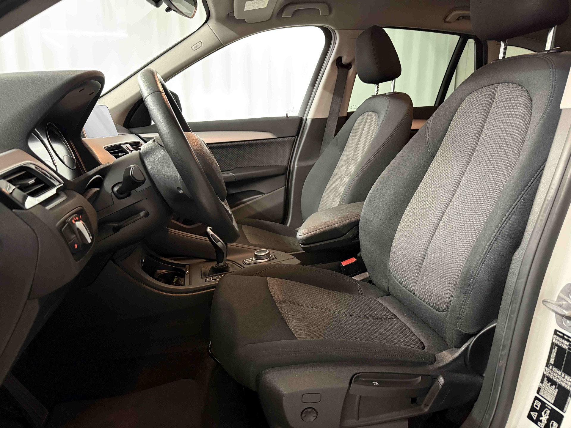 BMW X1 xDrive 18d Essential Edition Steptronic-image-6