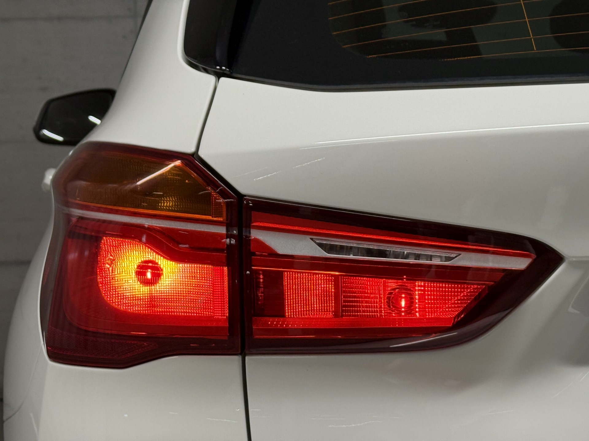 BMW X1 xDrive 18d Essential Edition Steptronic-image-4