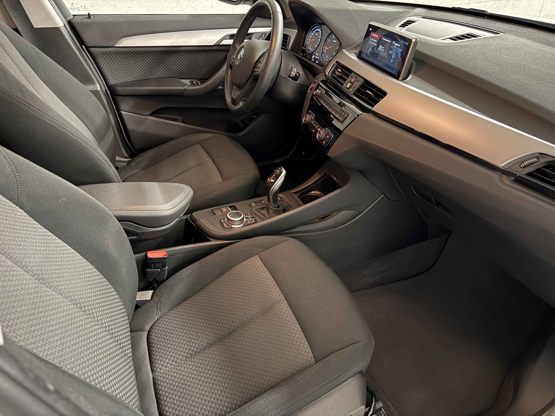 BMW X1 xDrive 18d Essential Edition Steptronic-image-8