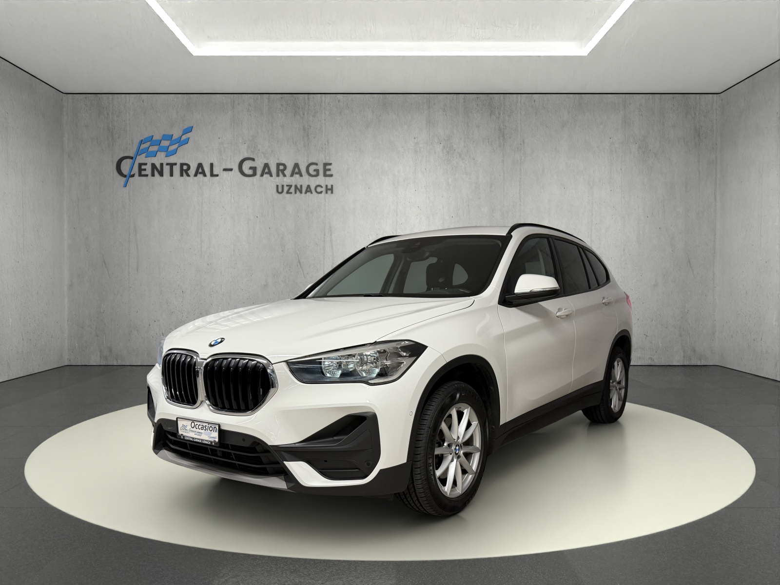 BMW X1 xDrive 18d Essential Edition Steptronic-image-0