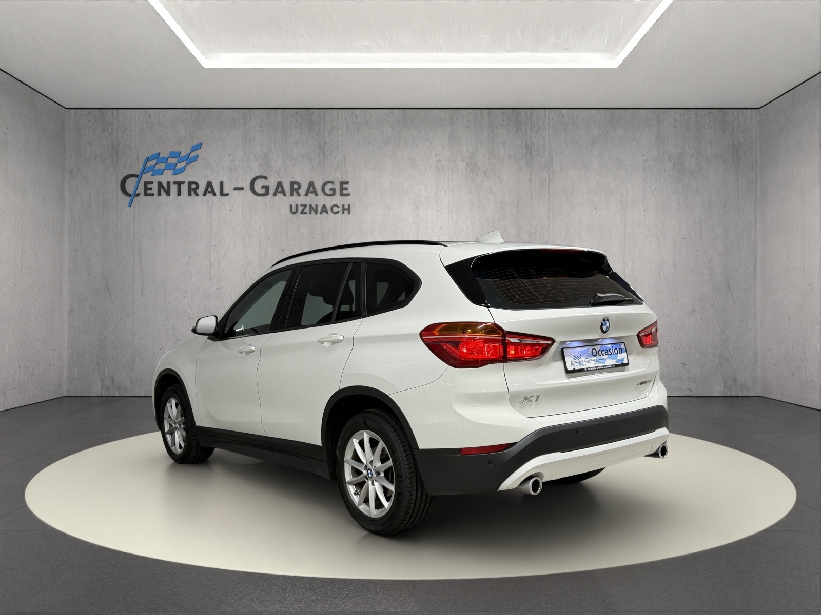 BMW X1 xDrive 18d Essential Edition Steptronic-image-2
