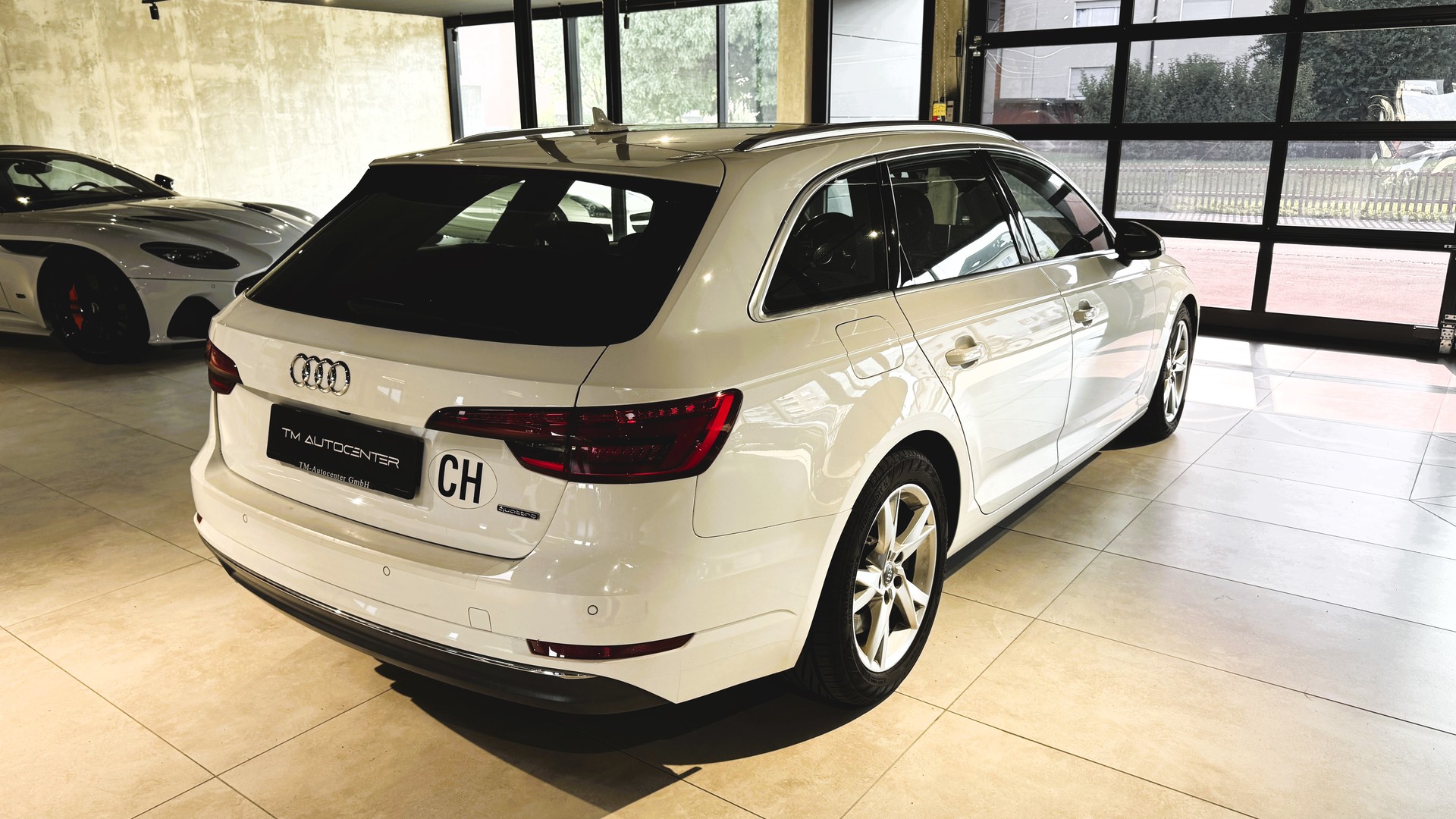 AUDI A4 Avant 3.0 TDI quattro tiptronic-image-2