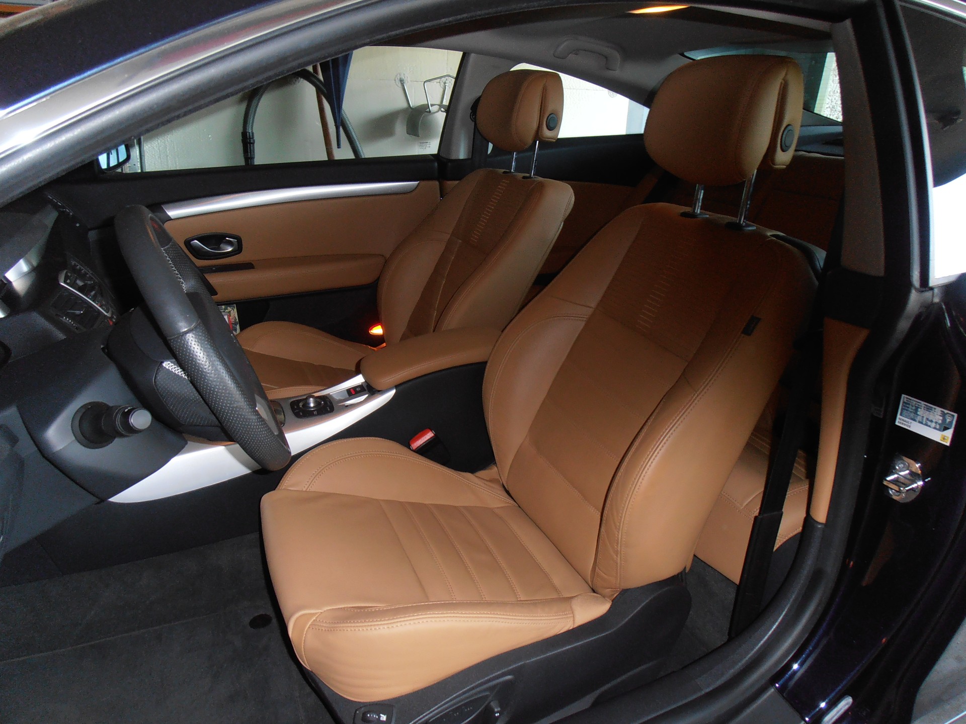 RENAULT Laguna 3.0 dCi Initiale Automatic-image-1