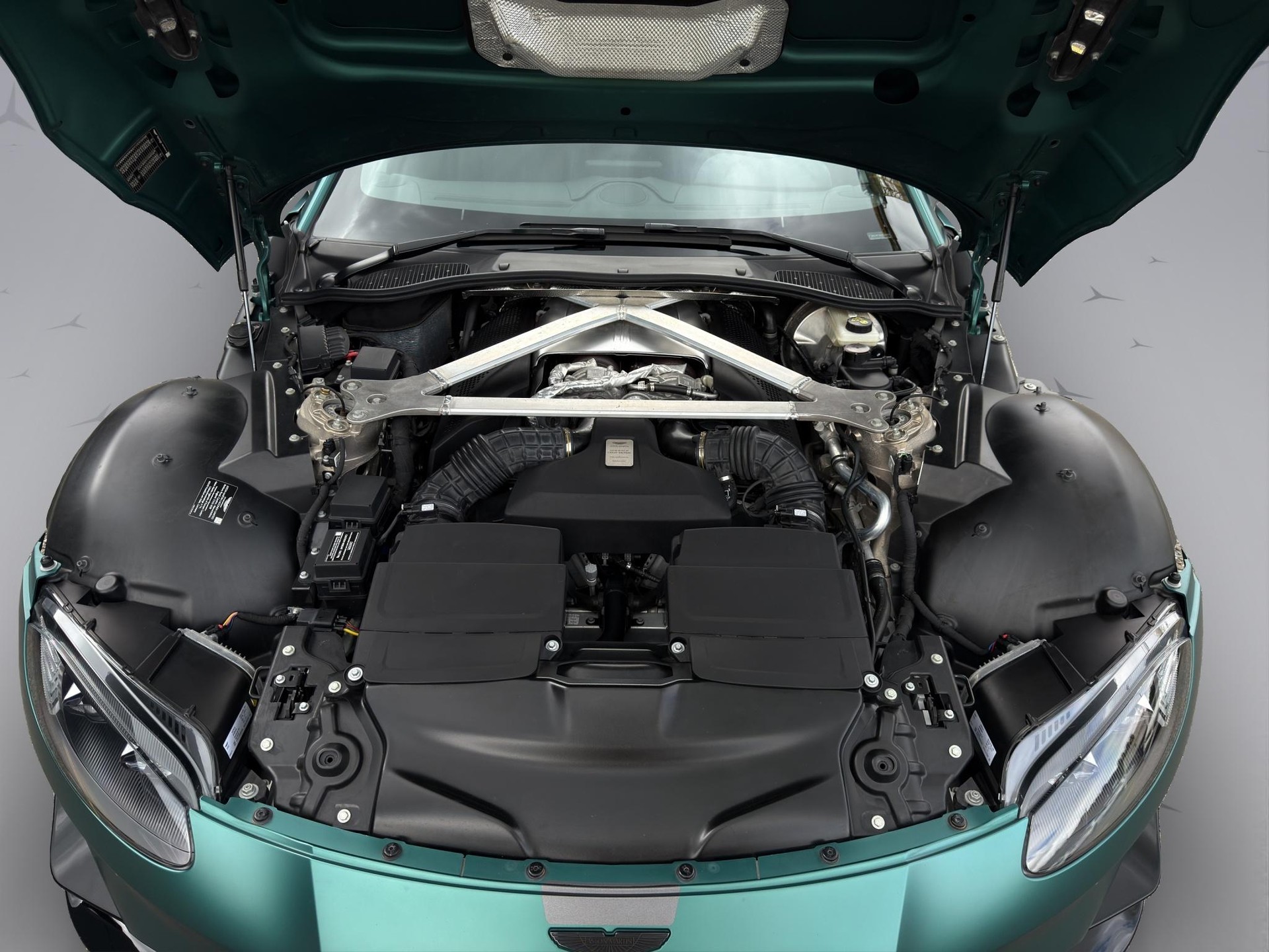 ASTON MARTIN V8 Vantage Coupé 4.0 V8 Bi-Turbo F1-image-17