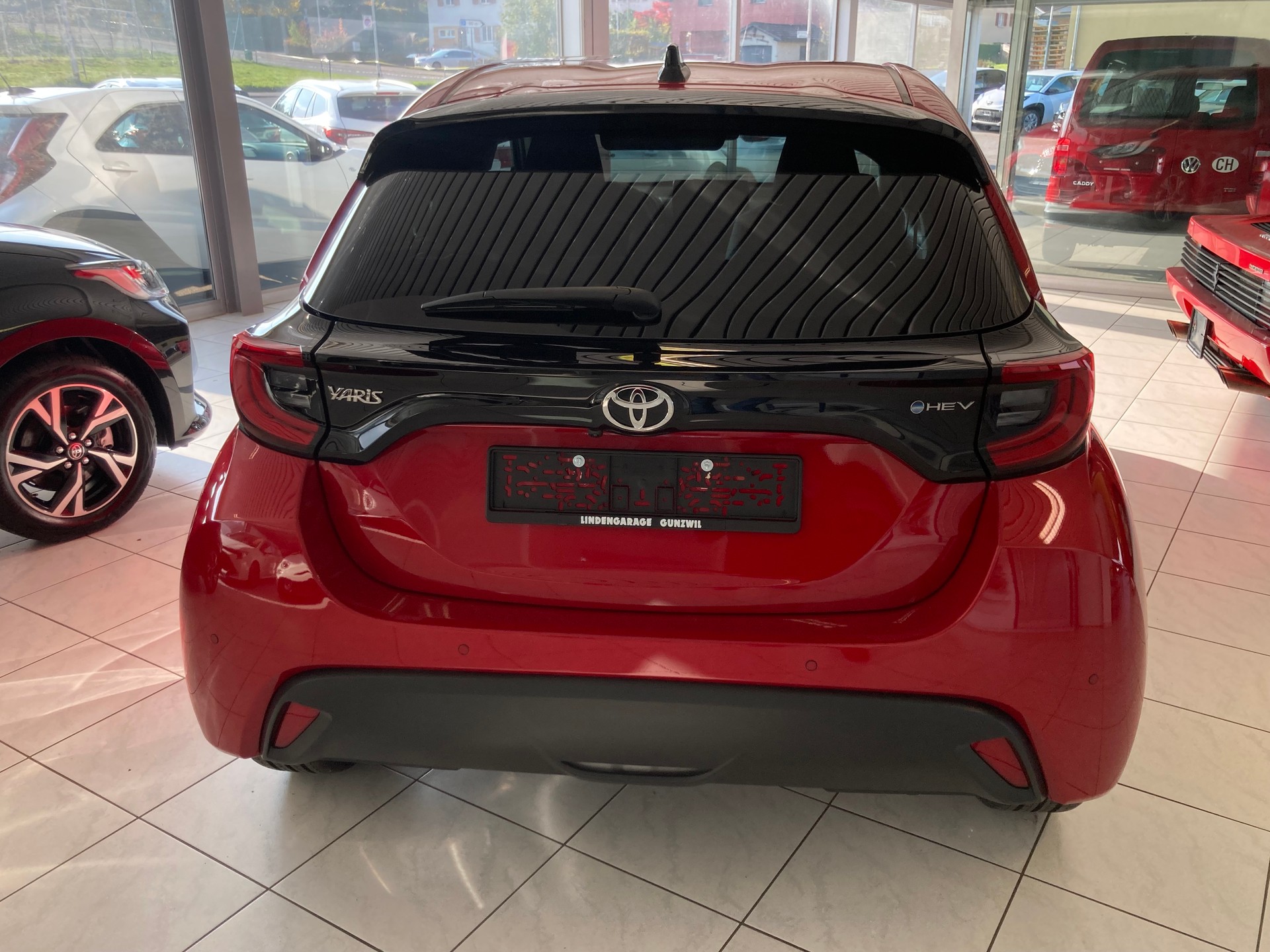 TOYOTA Yaris 1.5 Trend Plus e-CVT-image-4