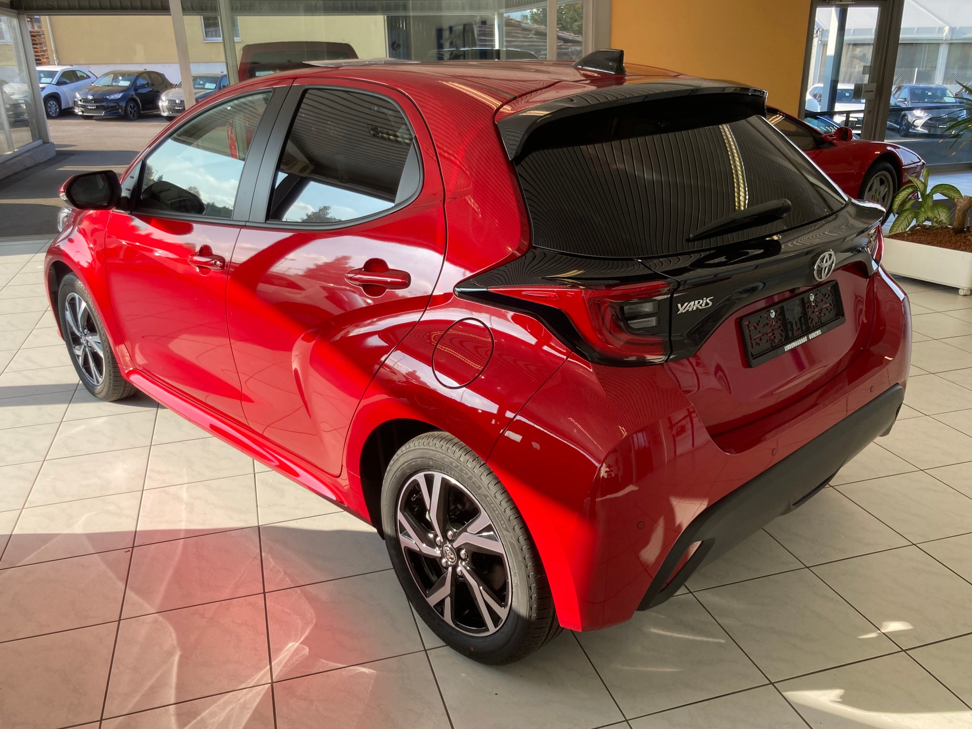 TOYOTA Yaris 1.5 Trend Plus e-CVT-image-6