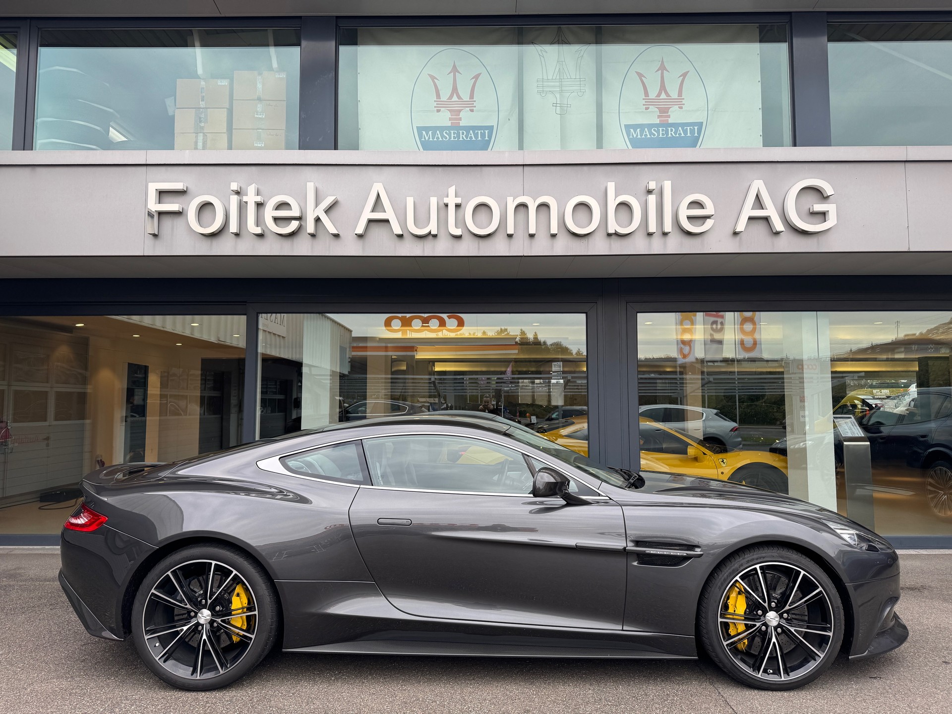 ASTON MARTIN Vanquish V12 5.9-48 Touchtronic 2-image-0