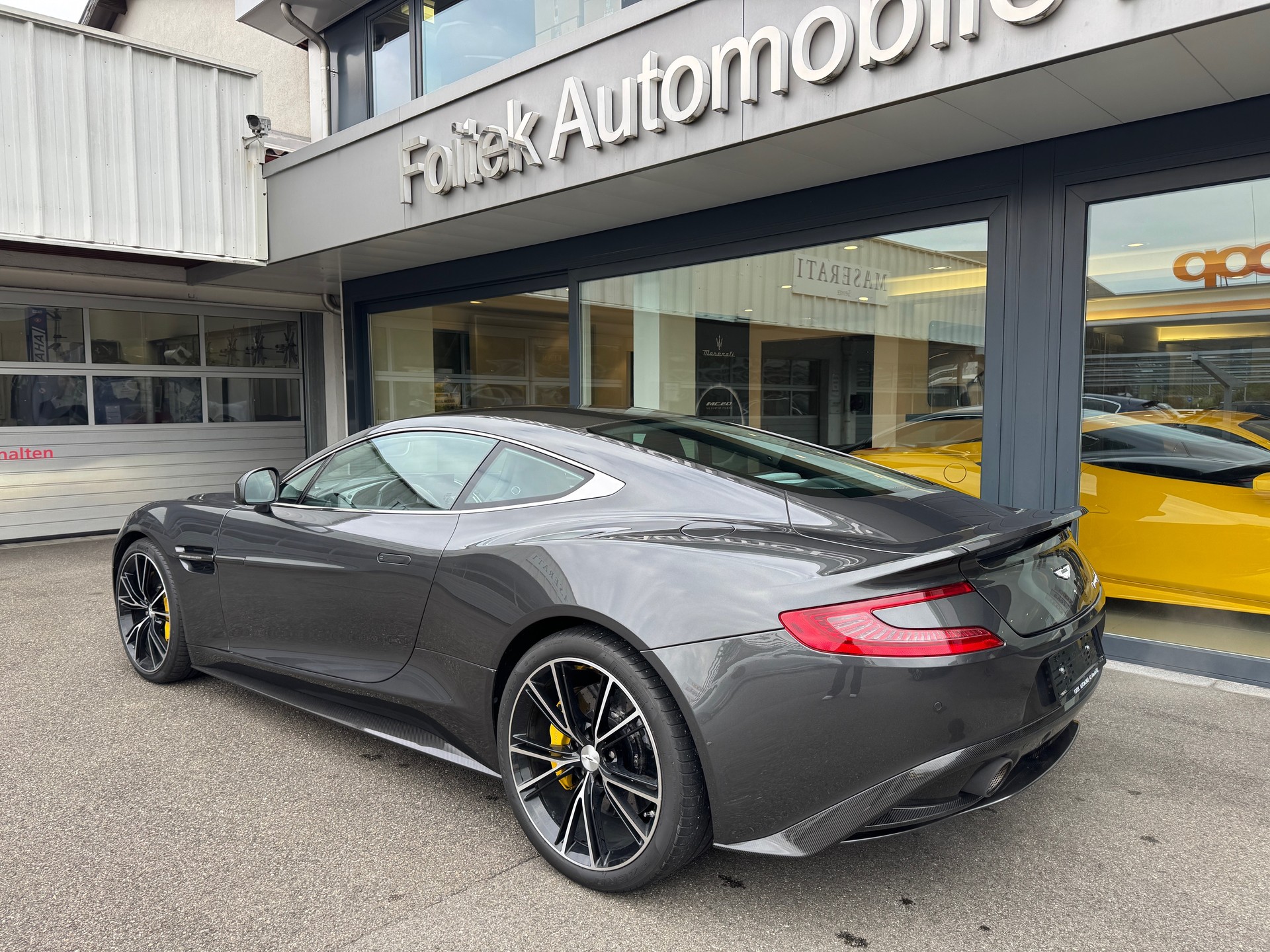 ASTON MARTIN Vanquish V12 5.9-48 Touchtronic 2-image-10