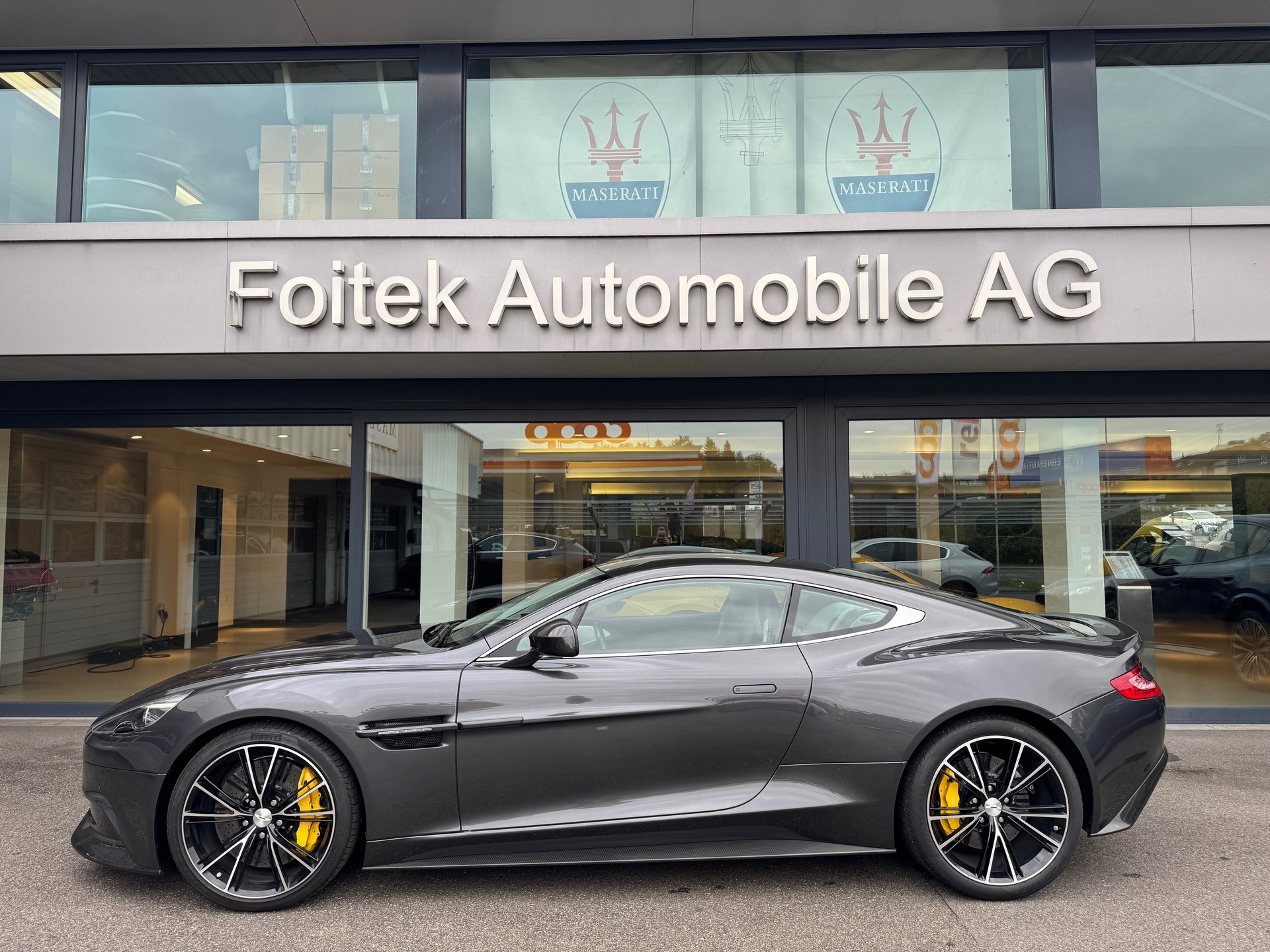 ASTON MARTIN Vanquish V12 5.9-48 Touchtronic 2-image-1