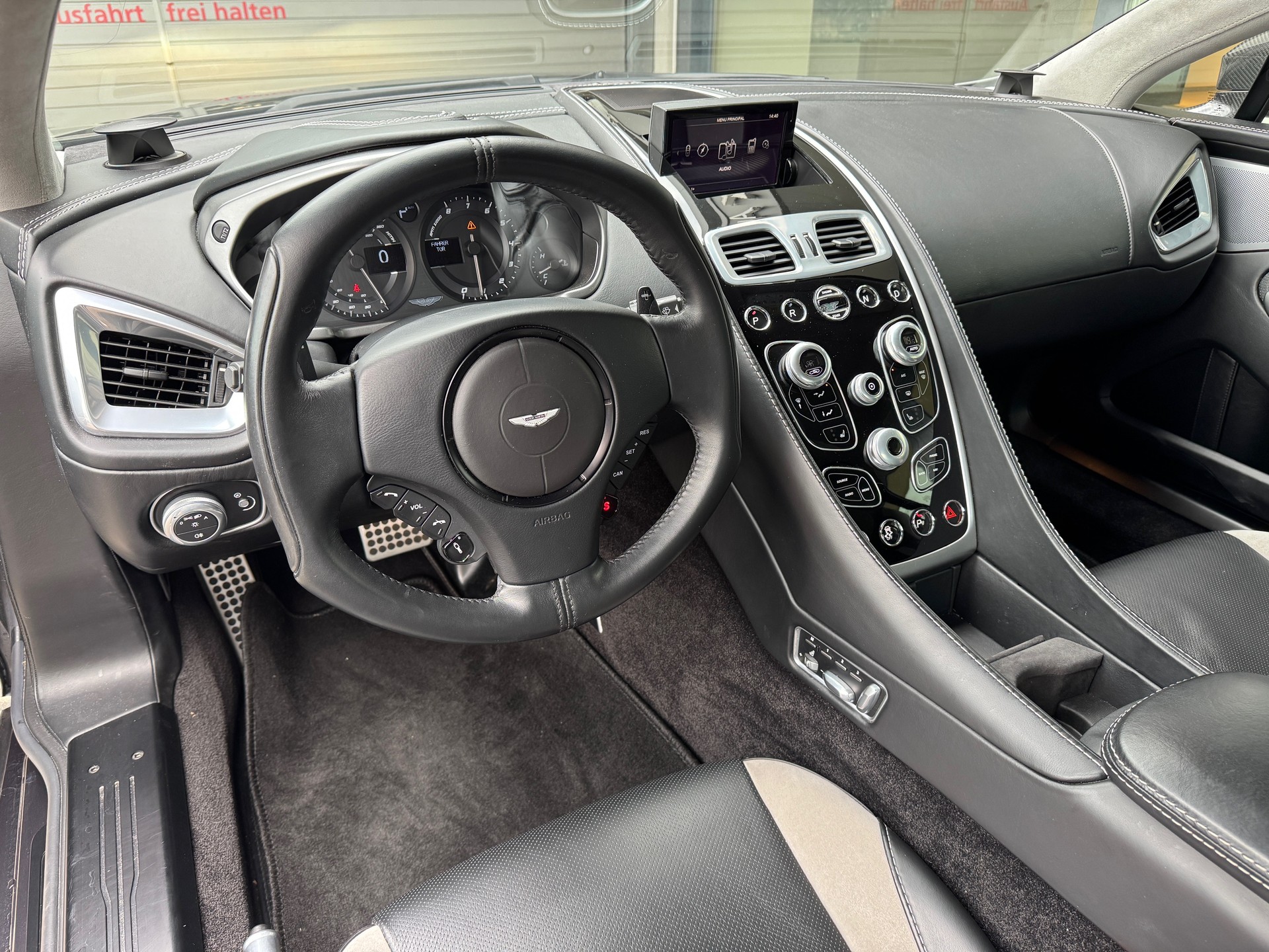 ASTON MARTIN Vanquish V12 5.9-48 Touchtronic 2-image-5
