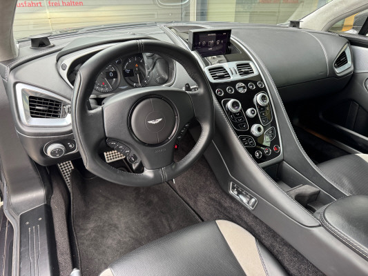 ASTON MARTIN Vanquish V12 5.9-48 Touchtronic 2-image-8