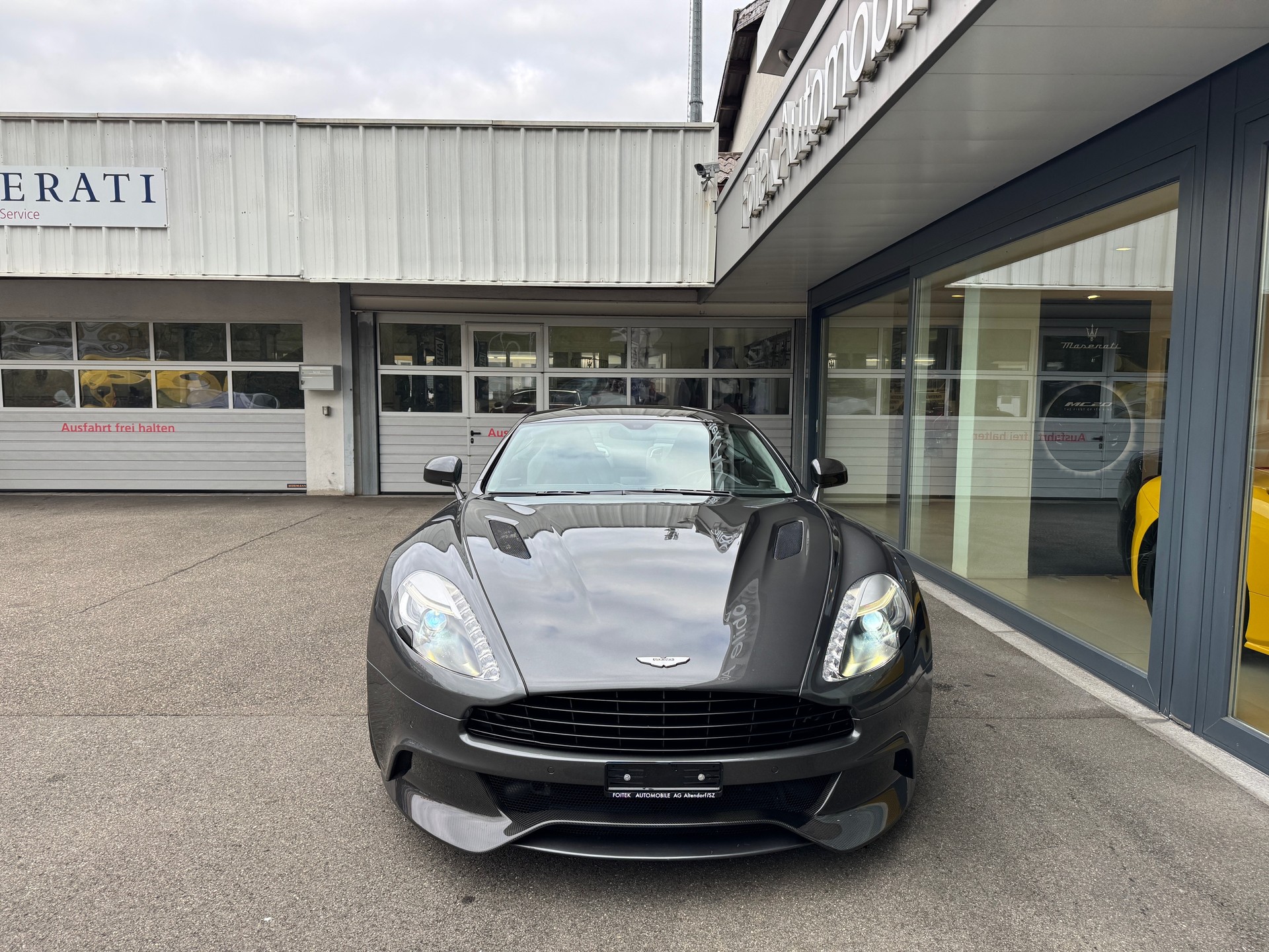 ASTON MARTIN Vanquish V12 5.9-48 Touchtronic 2-image-11