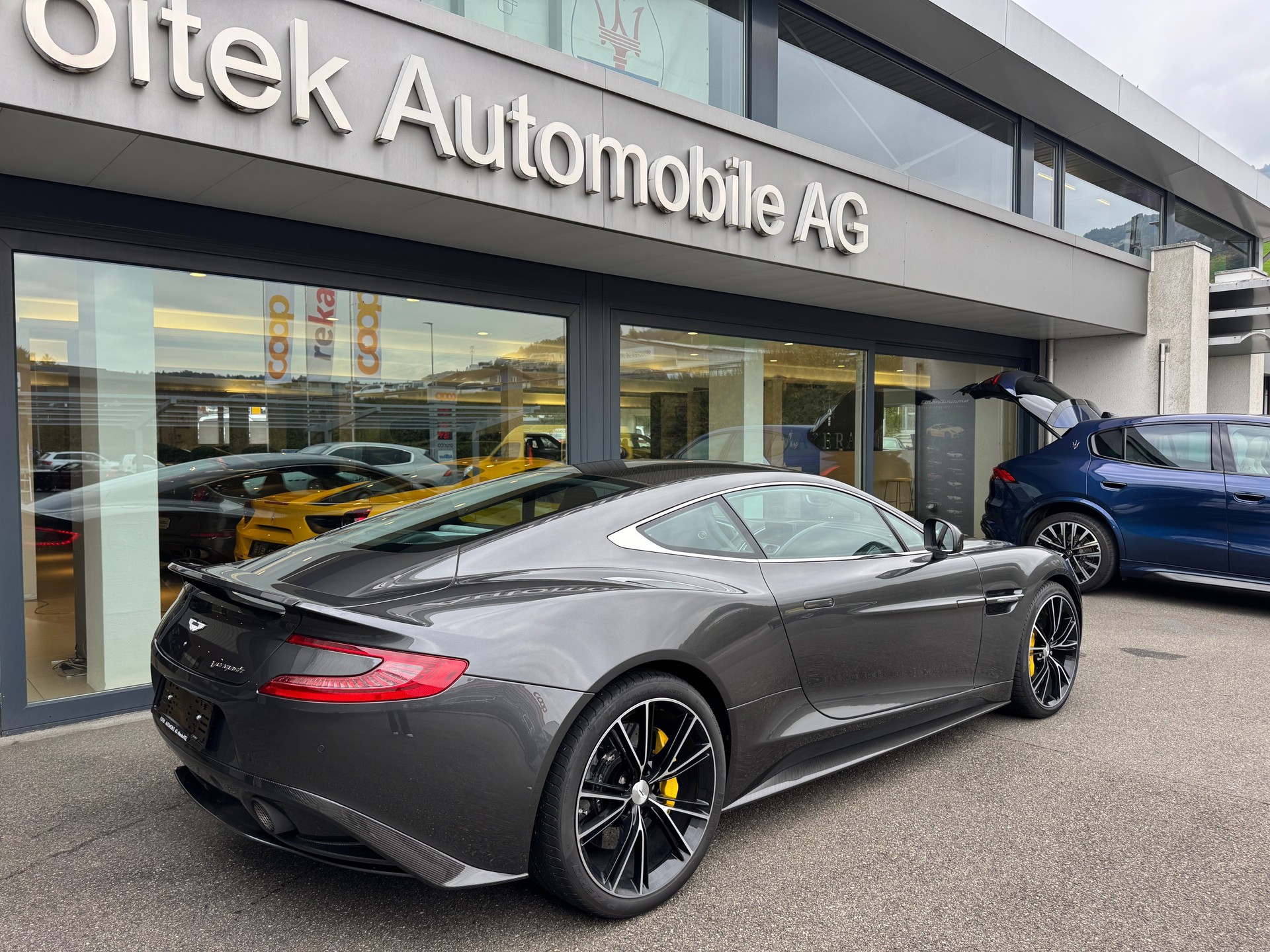 ASTON MARTIN Vanquish V12 5.9-48 Touchtronic 2-image-3