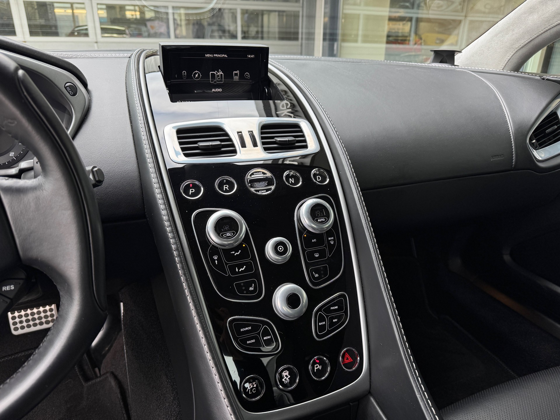 ASTON MARTIN Vanquish V12 5.9-48 Touchtronic 2-image-6