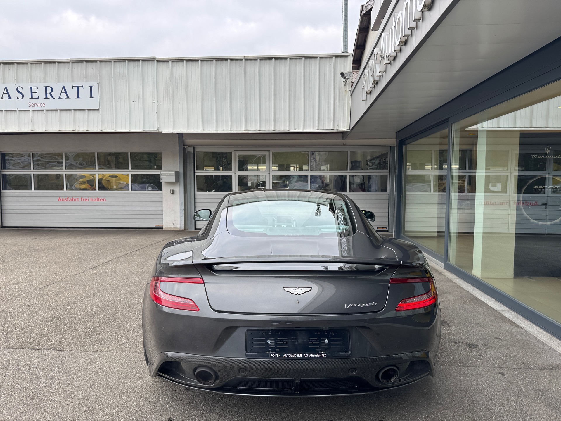 ASTON MARTIN Vanquish V12 5.9-48 Touchtronic 2-image-12