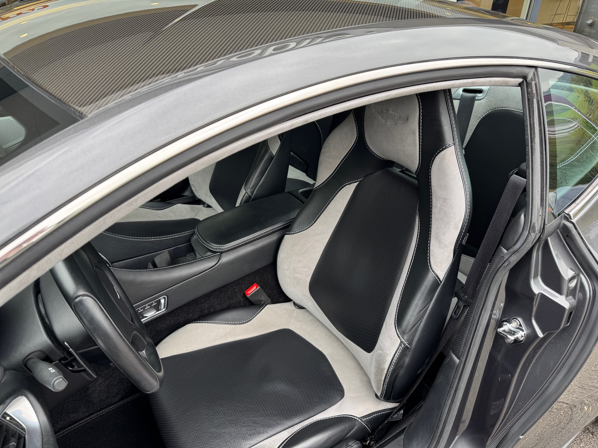 ASTON MARTIN Vanquish V12 5.9-48 Touchtronic 2-image-7