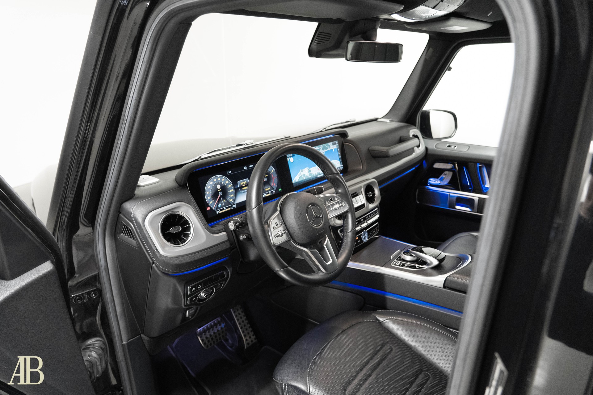 MERCEDES-BENZ G 500 AMG Line-image-8