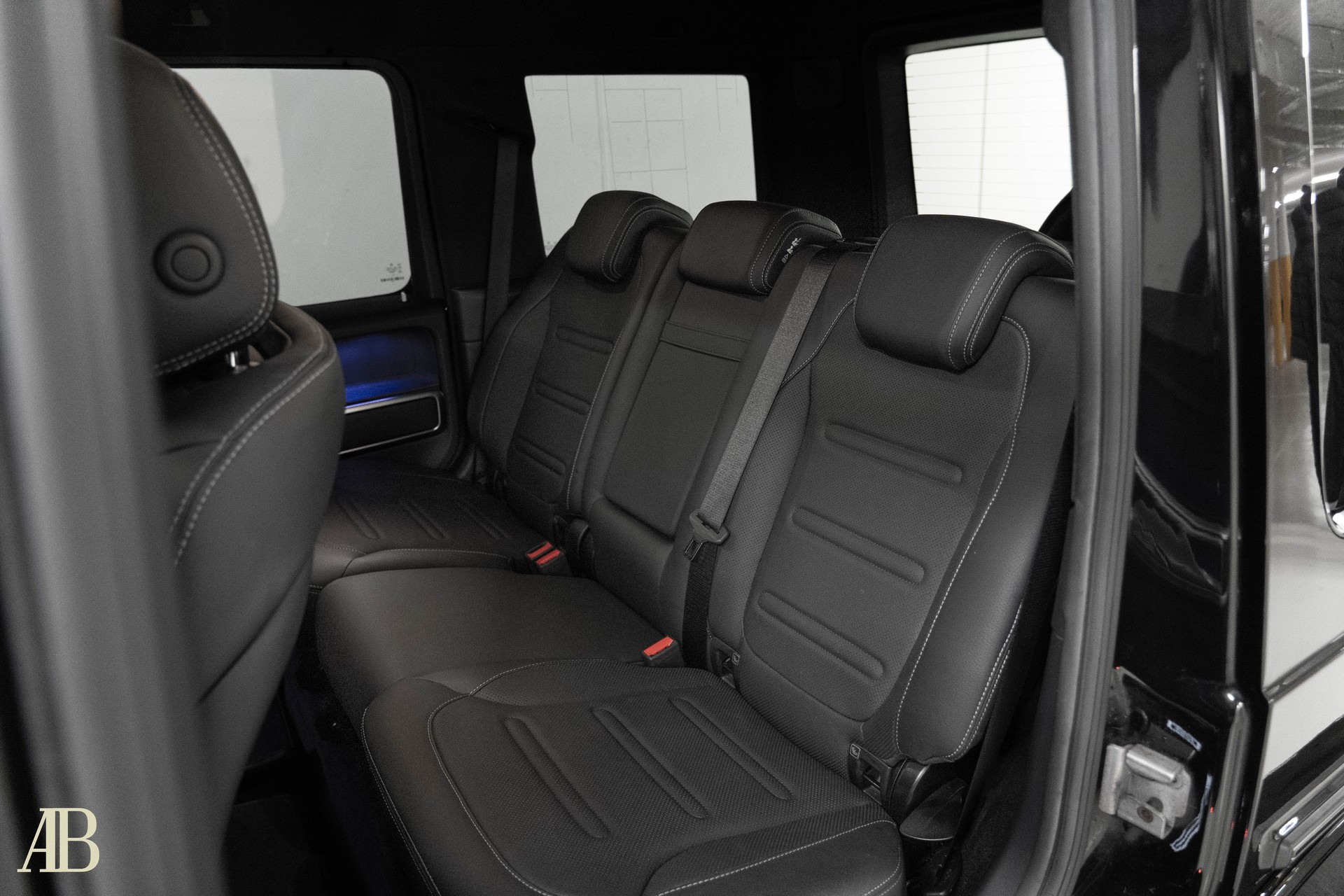 MERCEDES-BENZ G 500 AMG Line-image-13