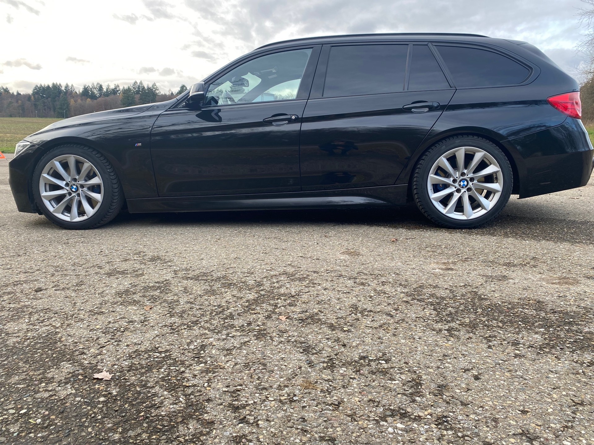 BMW 335i xDrive Touring Steptronic-showroom-element-1