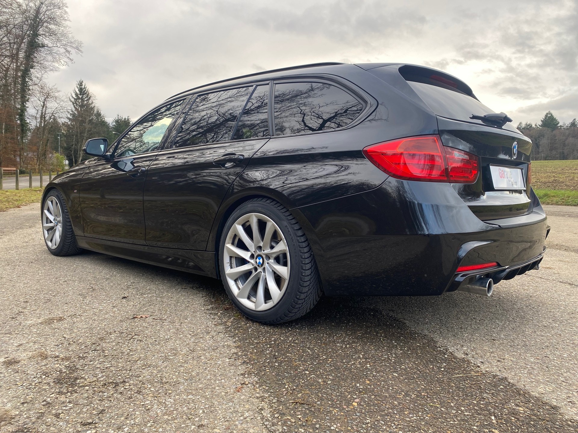 BMW 335i xDrive Touring Steptronic-showroom-element-2