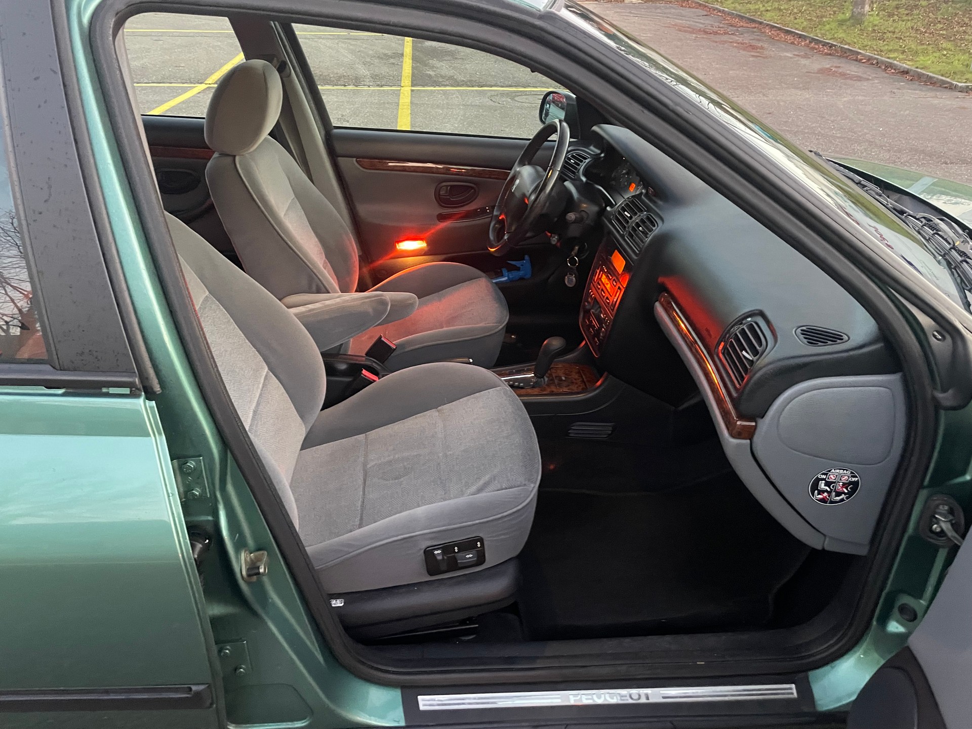 PEUGEOT 406 Break SV 3.0 V6-image-11
