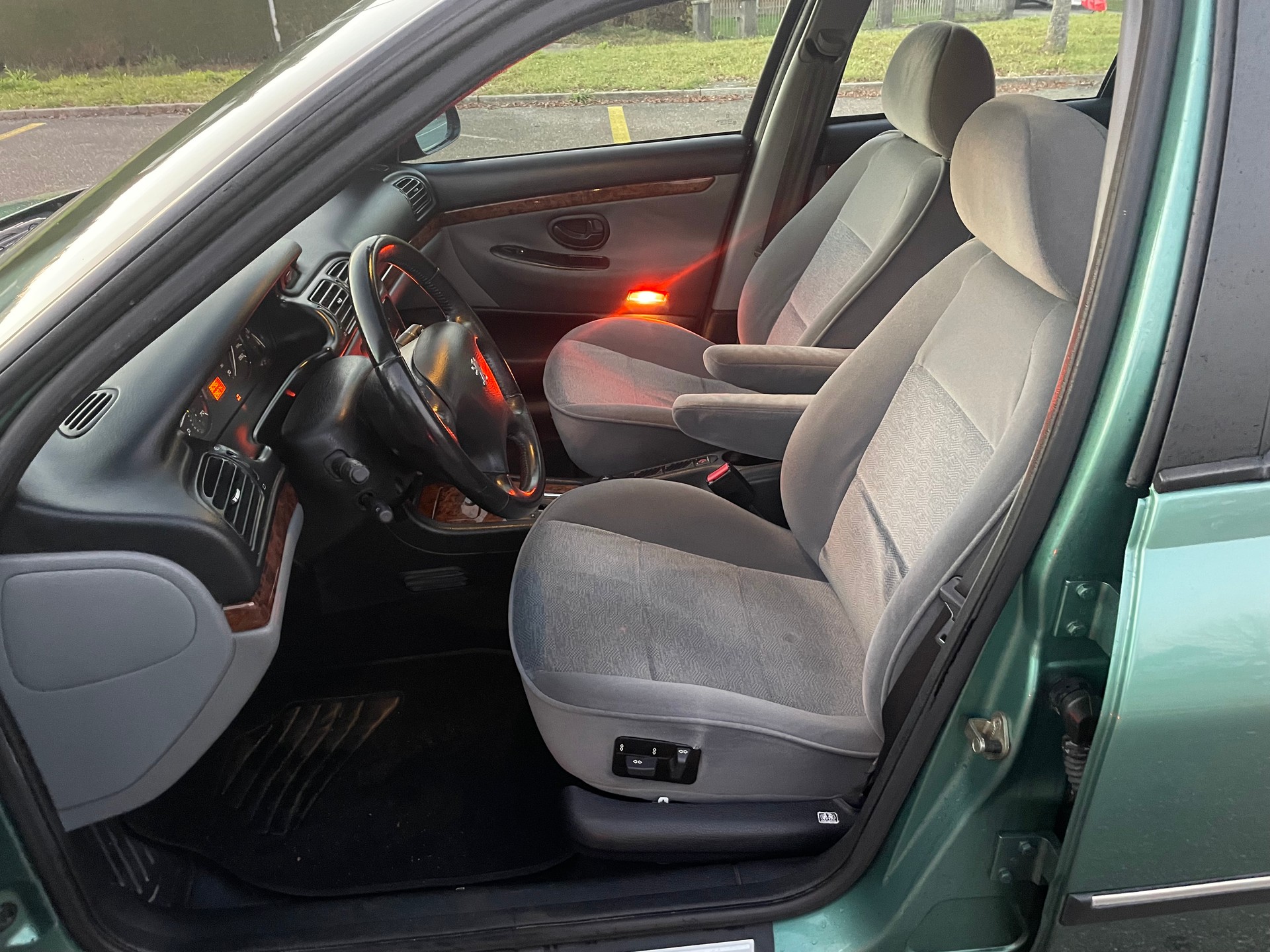PEUGEOT 406 Break SV 3.0 V6-image-10