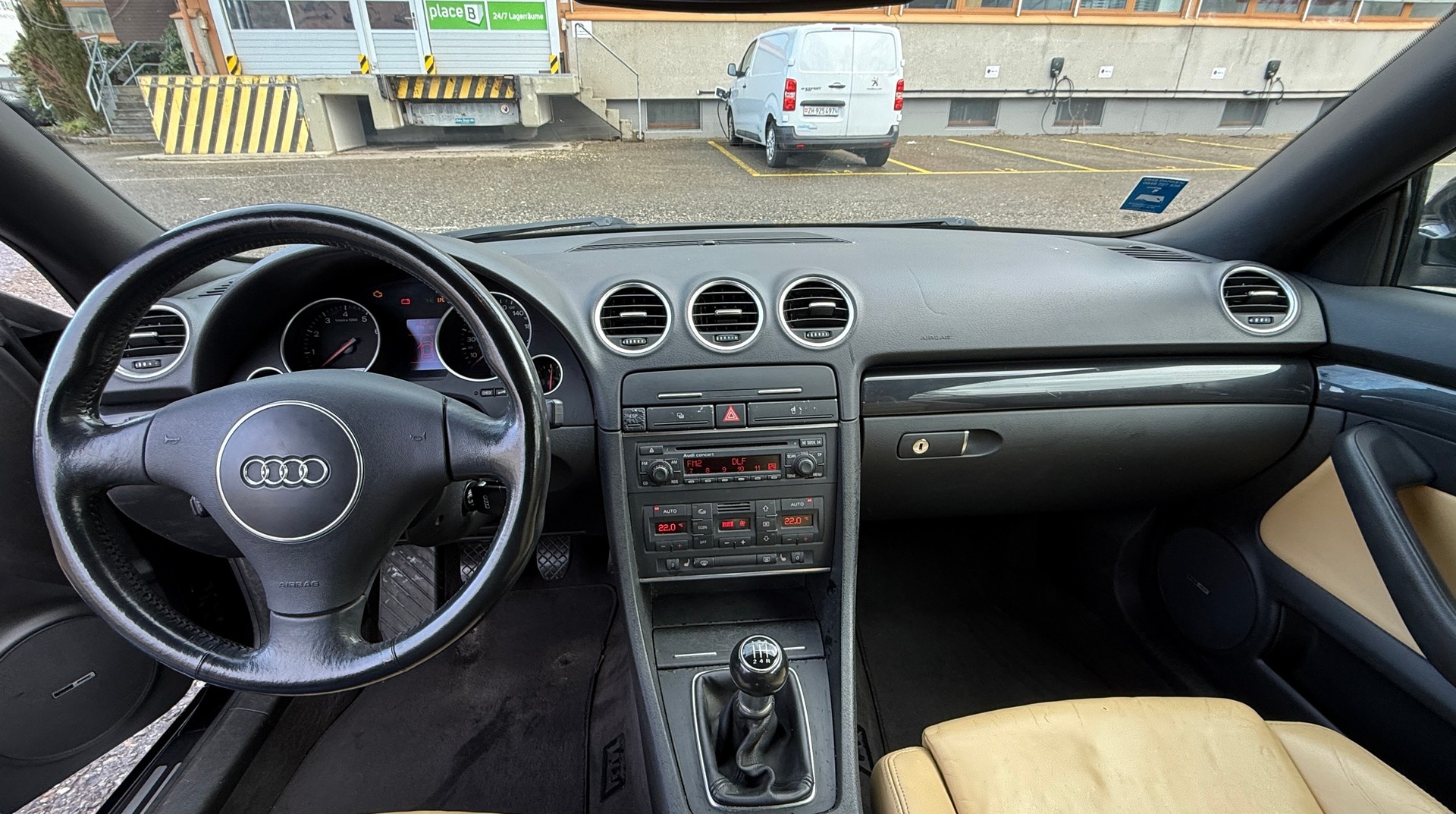 AUDI A4 Cabriolet 2.4 V6-image-4