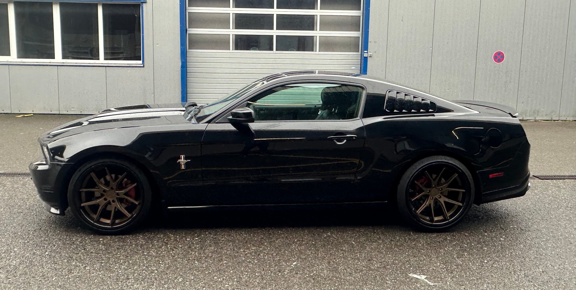 FORD MUSTANG-showroom-element-1