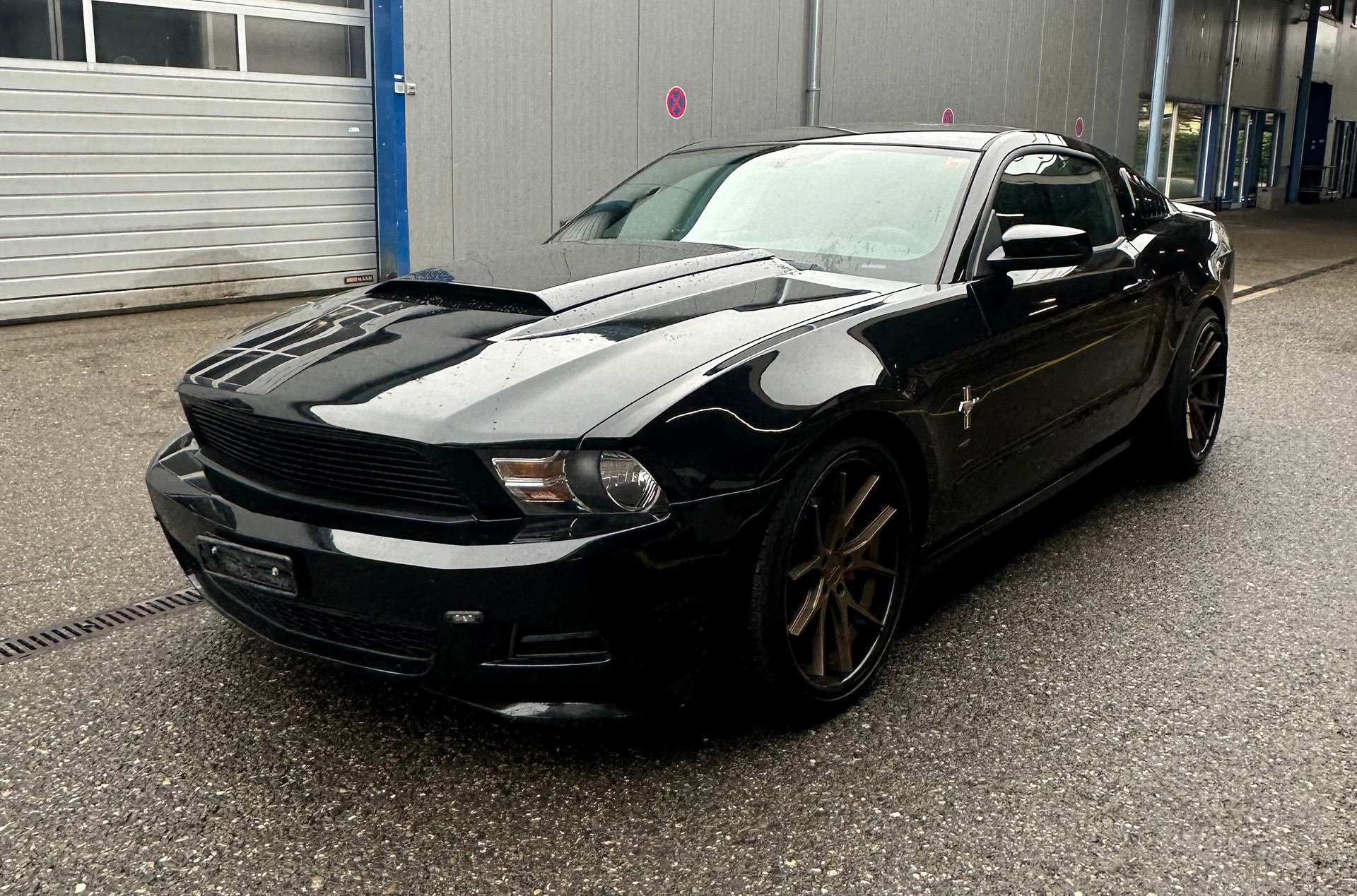 FORD MUSTANG