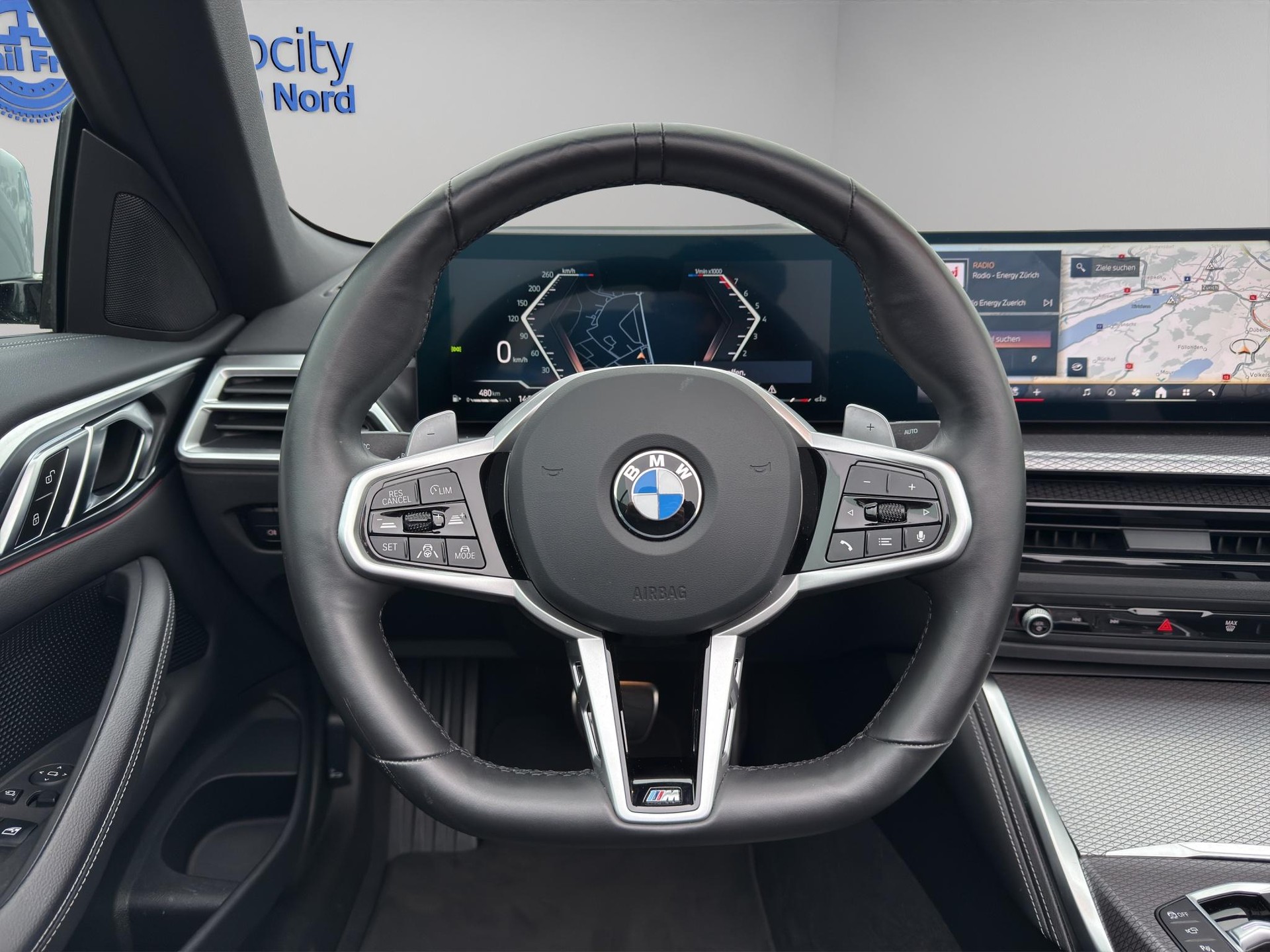 BMW 430i xDrive Cabrio-image-12