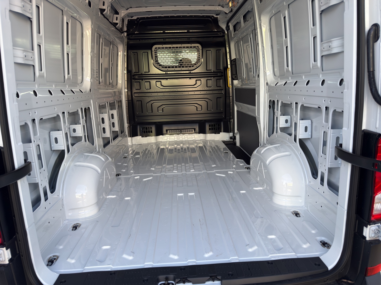 VW Crafter 35 2.0 BiTDI Entry L3 A-image-11