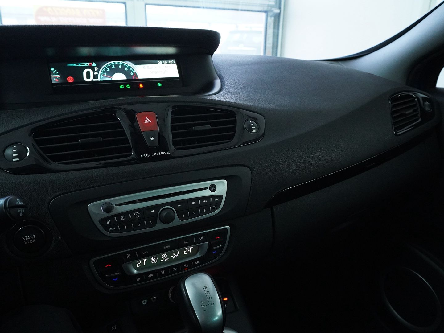 RENAULT Scénic 2.0 16V Dynamique X-Tronic CVT-image-7