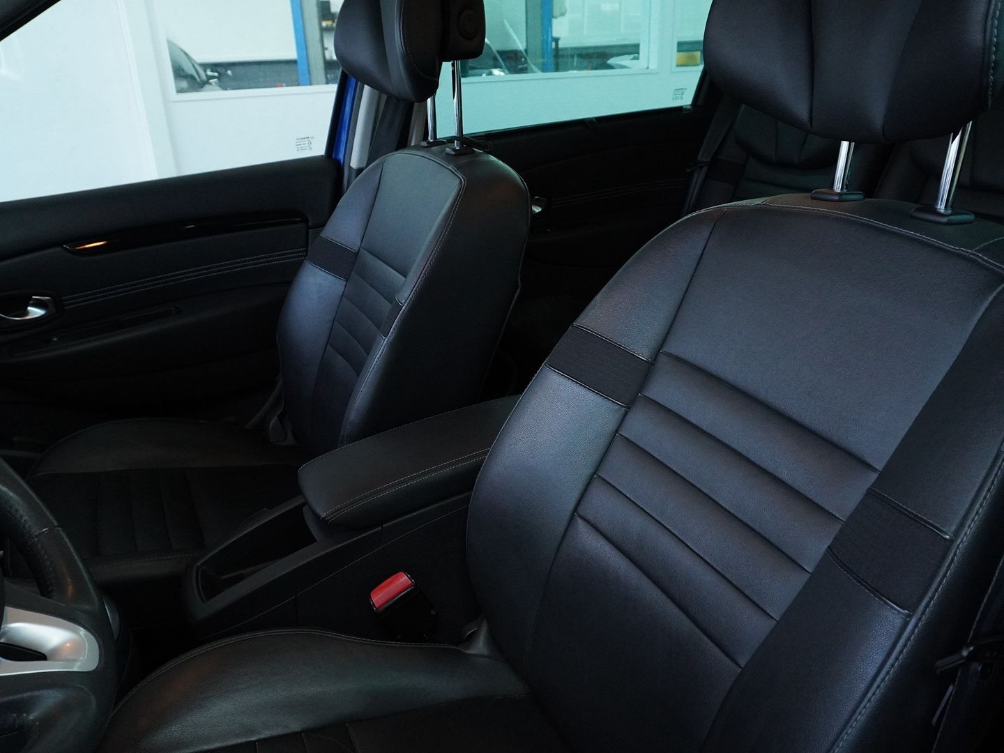 RENAULT Scénic 2.0 16V Dynamique X-Tronic CVT-showroom-element-3
