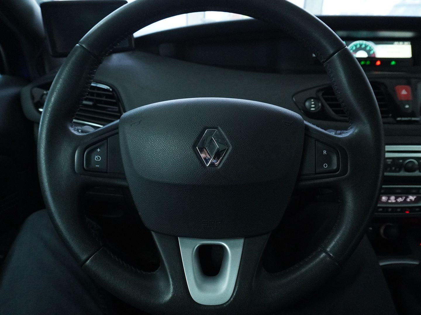RENAULT Scénic 2.0 16V Dynamique X-Tronic CVT-image-9