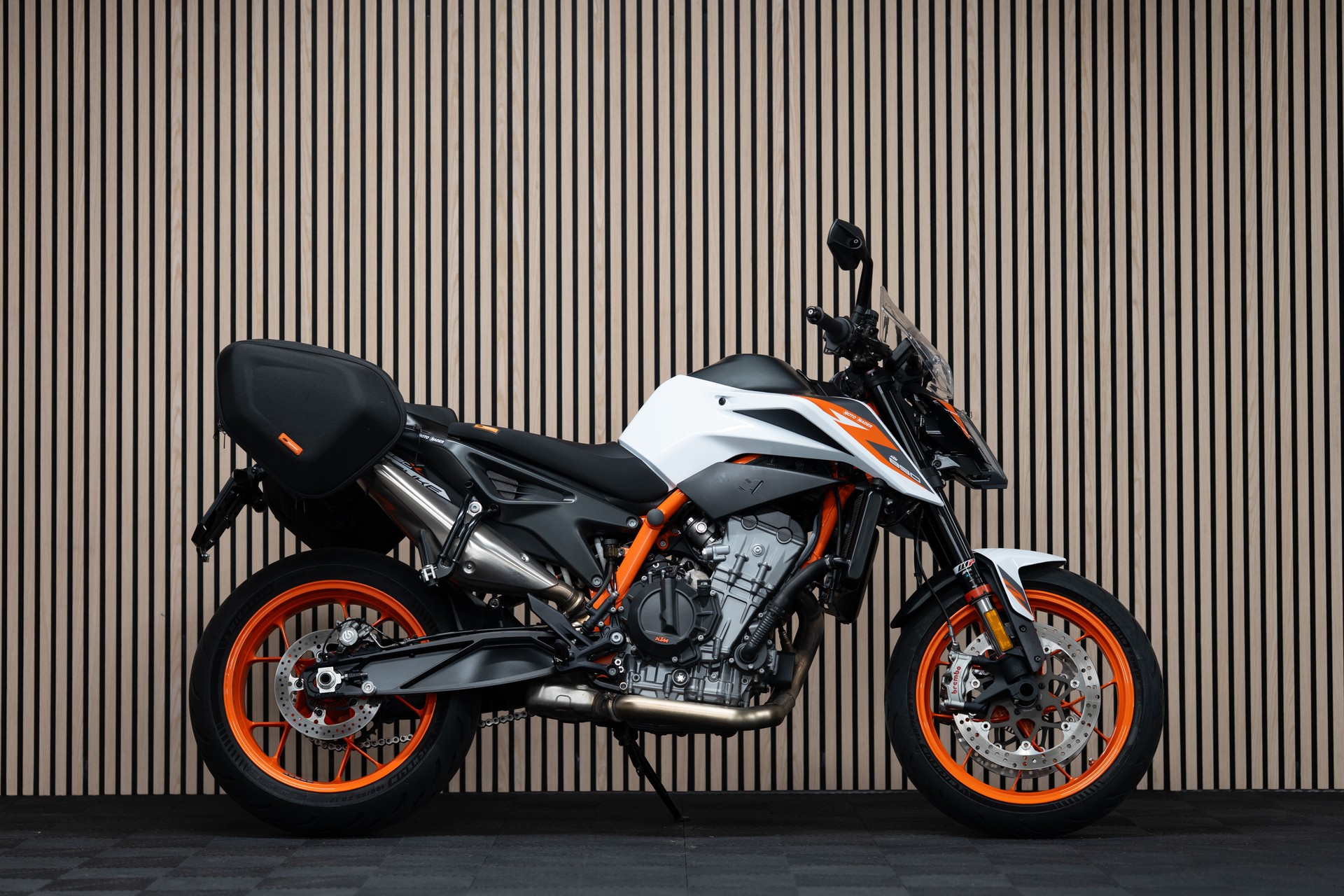 KTM 890 Duke R