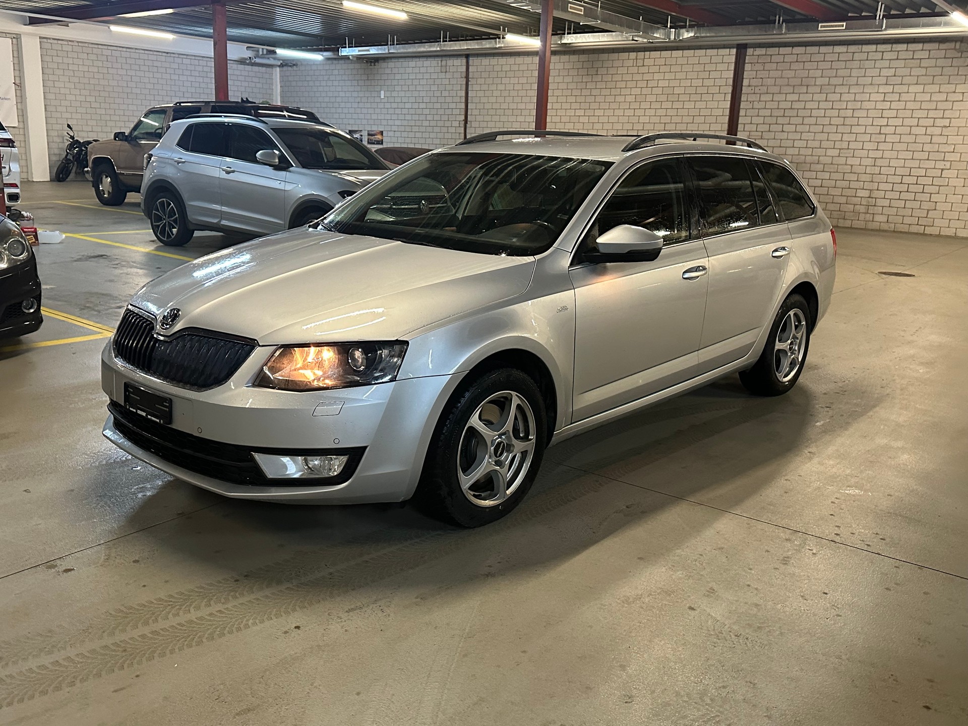 SKODA Octavia Combi 2.0 TDI Ambition 4x4 DSG-image-0
