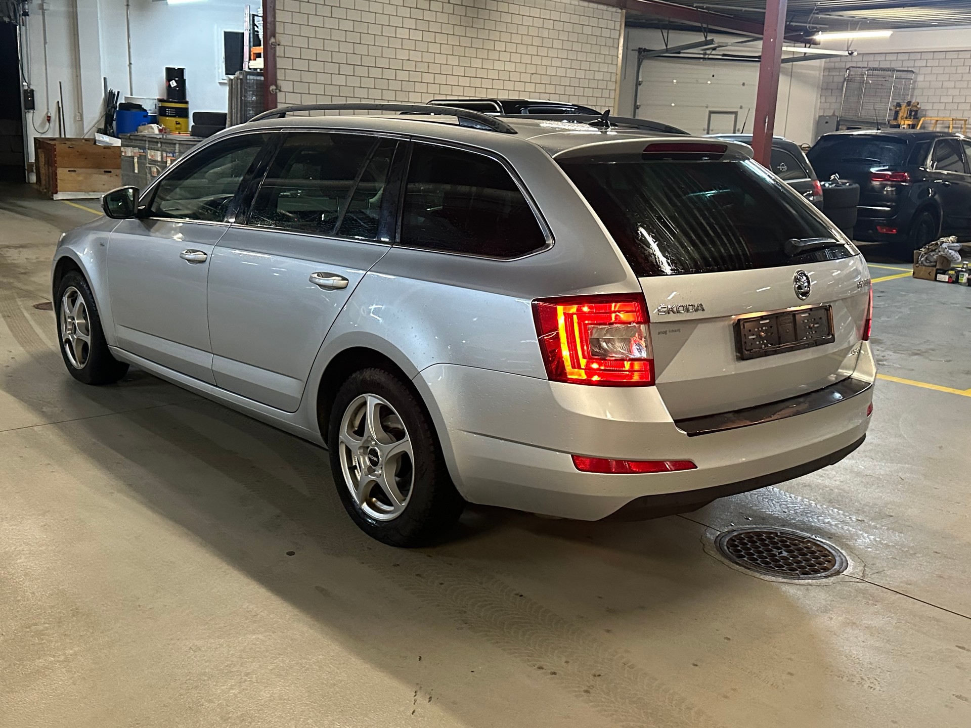 SKODA Octavia Combi 2.0 TDI Ambition 4x4 DSG-image-2