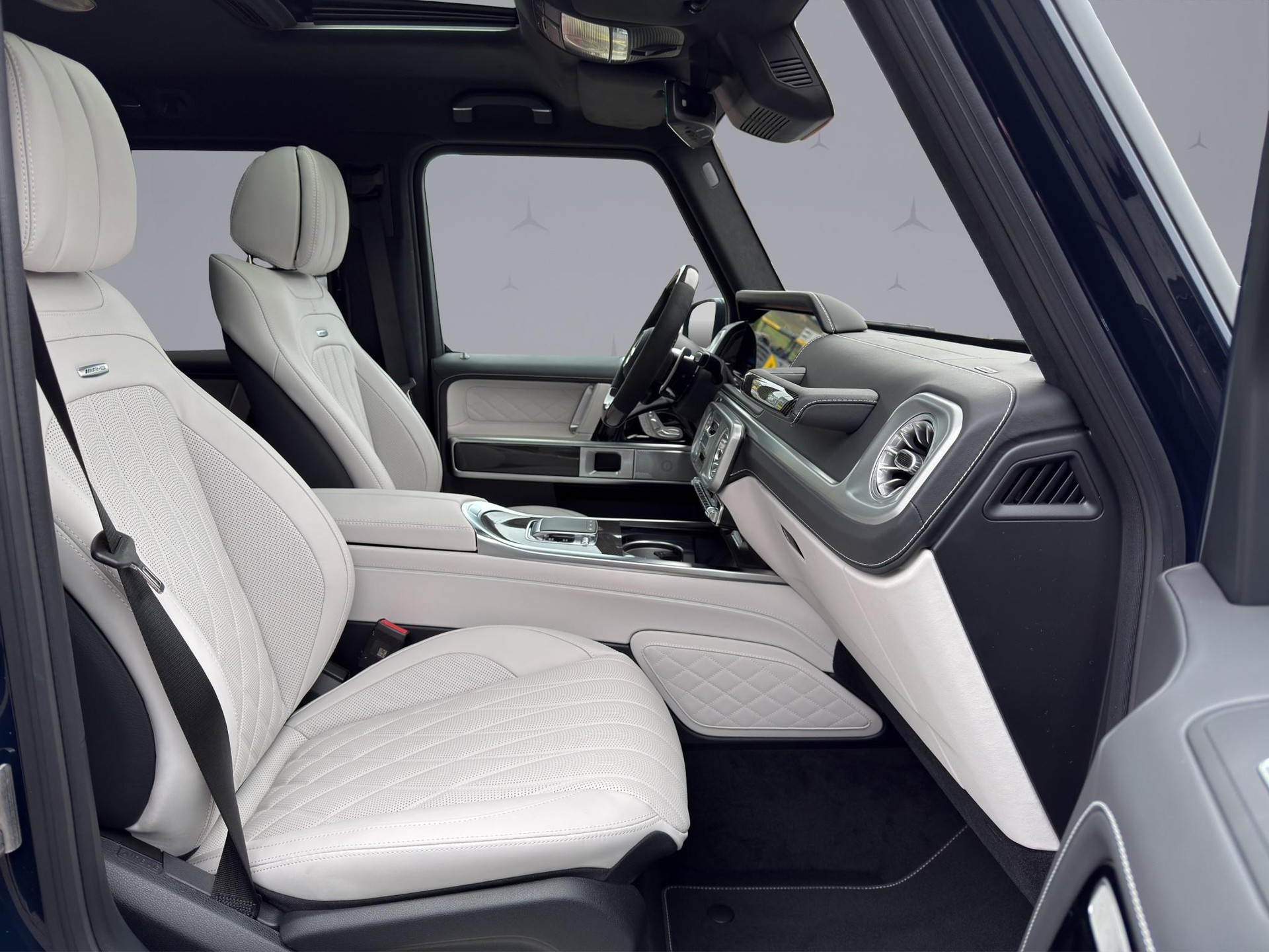 MERCEDES-BENZ G 63 AMG-image-13