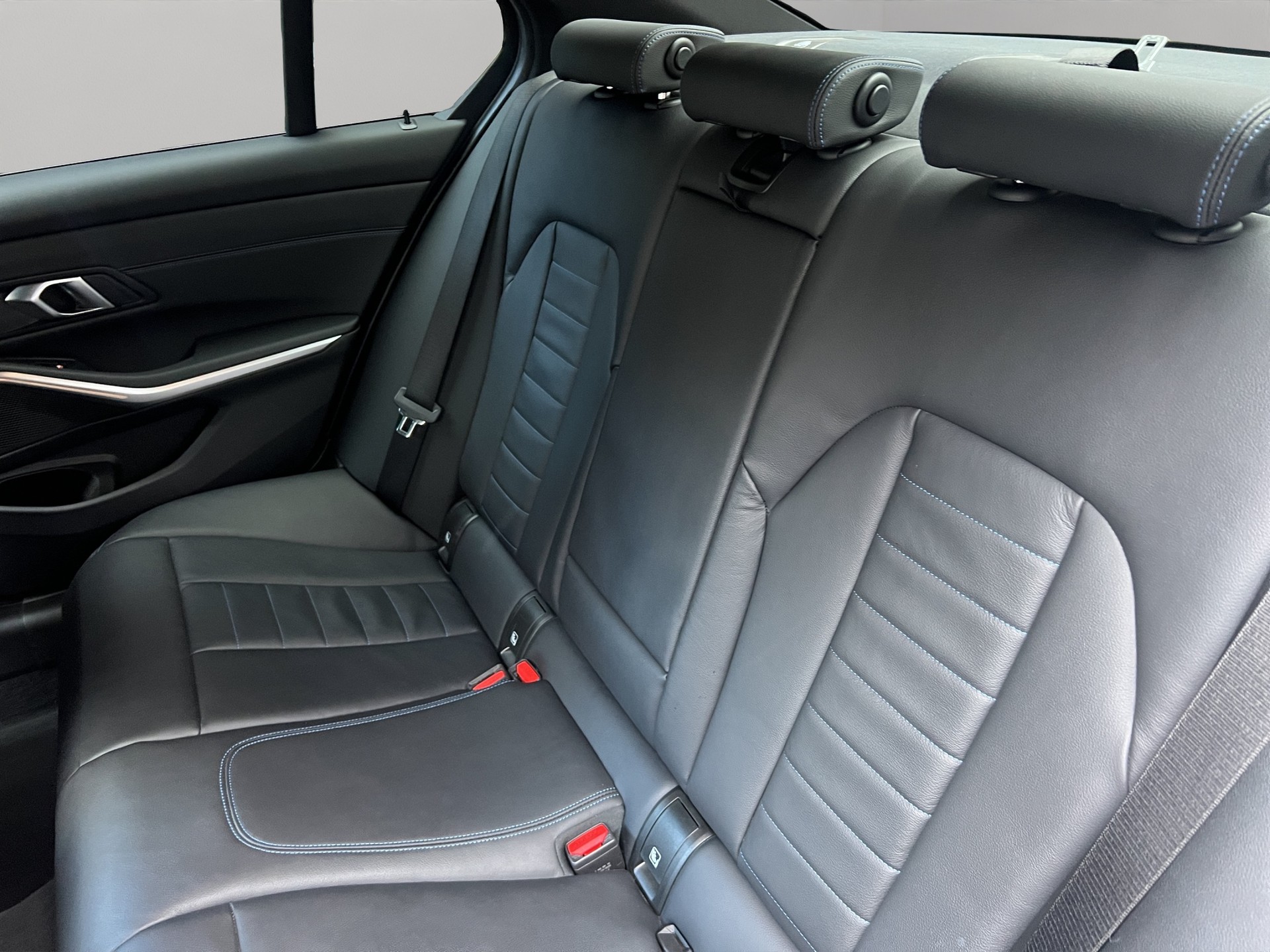 BMW 320d xDrive 48V Steptronic M Sport-image-18