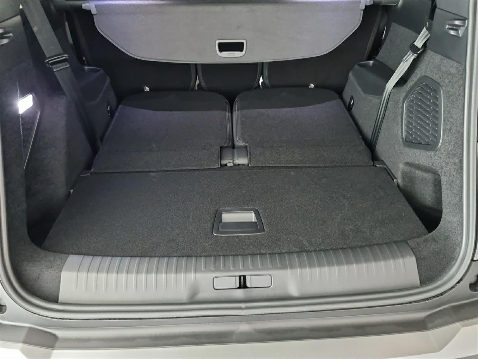 PEUGEOT 5008 145 Hybrid GT 7-Plätzer Pano-image-13