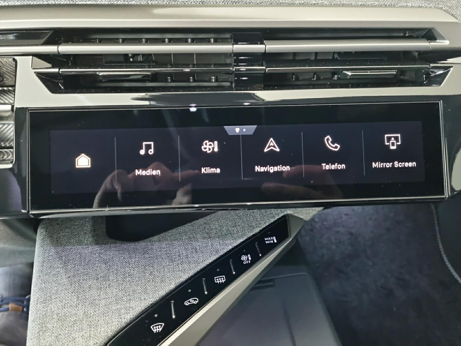 PEUGEOT 5008 145 Hybrid GT 7-Plätzer Pano-image-9