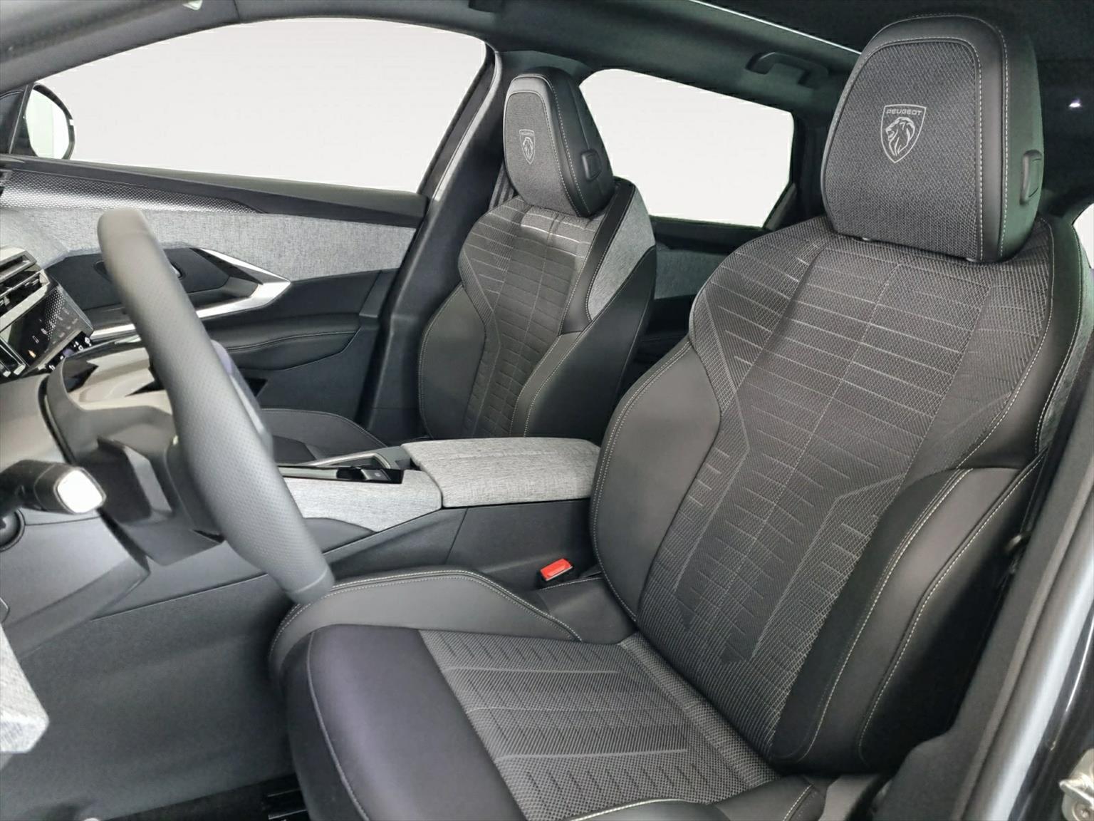PEUGEOT 5008 145 Hybrid GT 7-Plätzer Pano-image-4